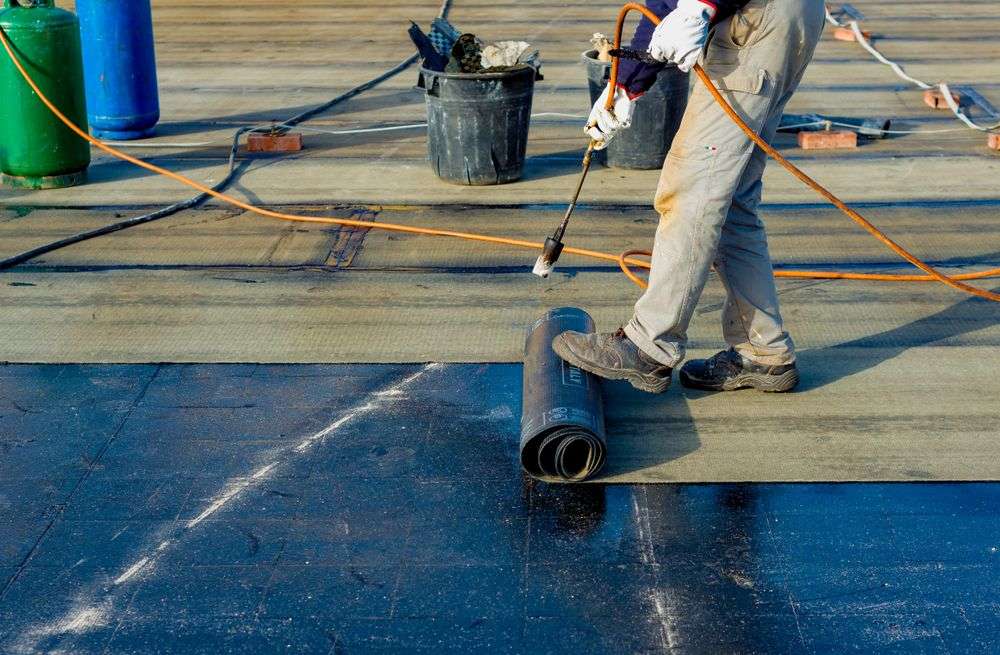 Nieuw dak met bitumen leggen in Monnickendam